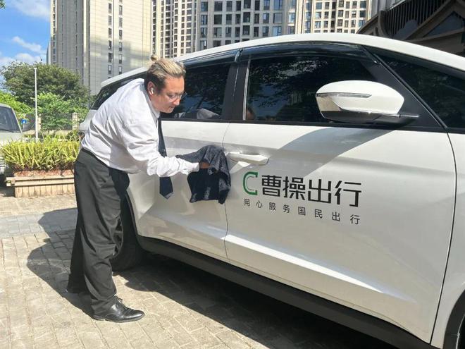 坐收190亿IPO，李书福布下出行大棋