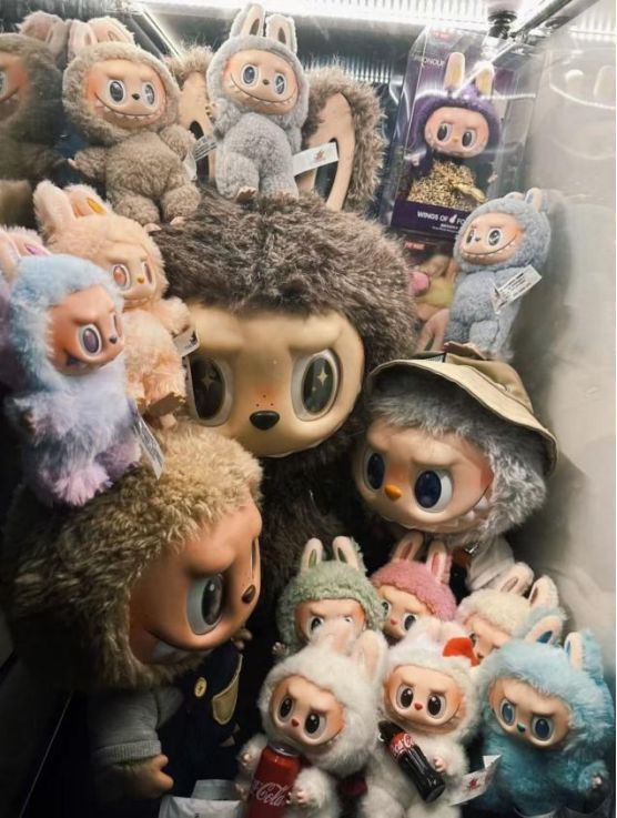 LABUBU二手价格下跌，压力给到“黄牛”炒家，玩家：持续断货只会消耗热情