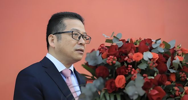 Labubu的热度与宁波银行已任职20年的董事长丨正经深度