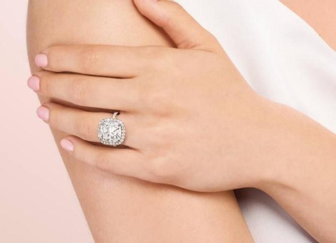 长达108米!全球最长钻石项链亮相阿联酋,网友喊话河南刷新纪录 长达108米!全球最长钻石项链亮相阿联酋,网友喊话河南刷新纪录