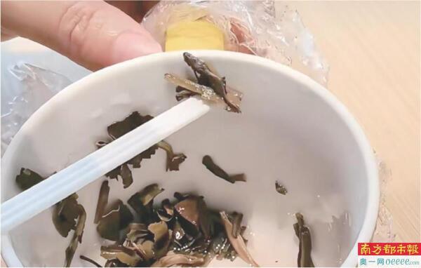 奈雪小盒茶被曝“喝出整只青蛙”
