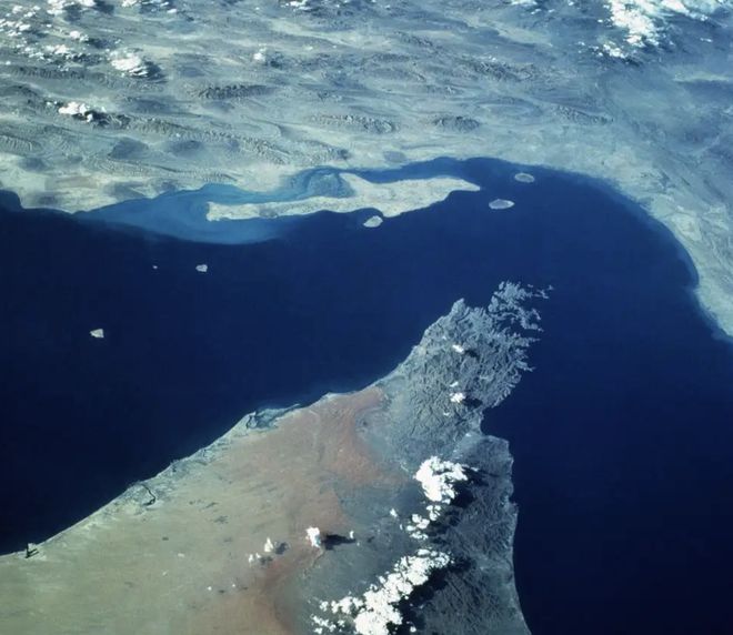 封锁霍尔木兹海峡即掐断全球20%石油供应,伊朗为何还不动手? 封锁霍尔木兹海峡即掐断全球20%石油供应,伊朗为何还不动手?