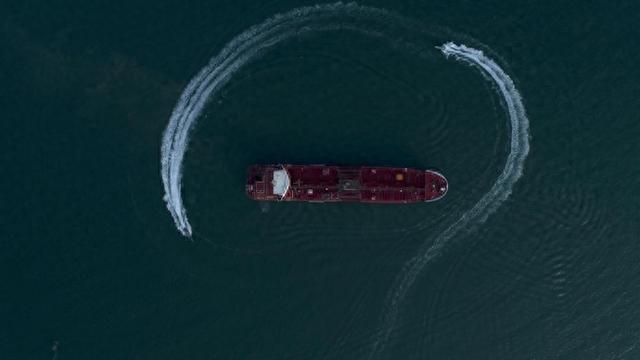 封锁霍尔木兹海峡即掐断全球20%石油供应，伊朗为何还不动手？