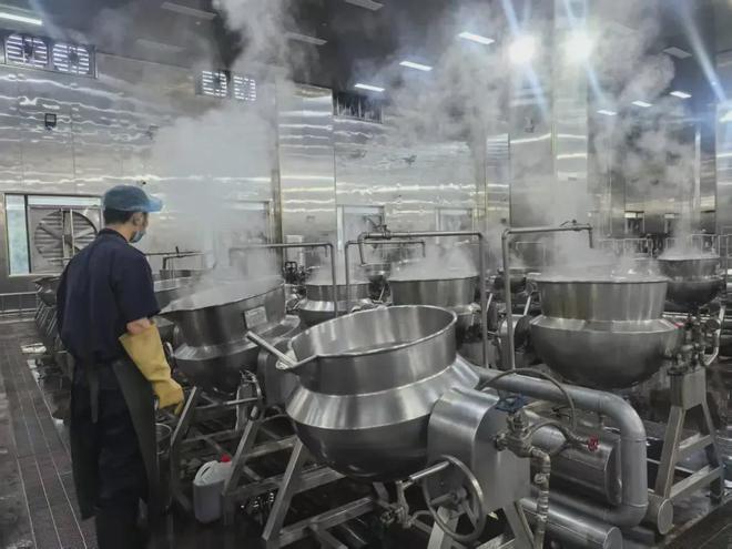 “一天8杯水”，变成百亿大生意