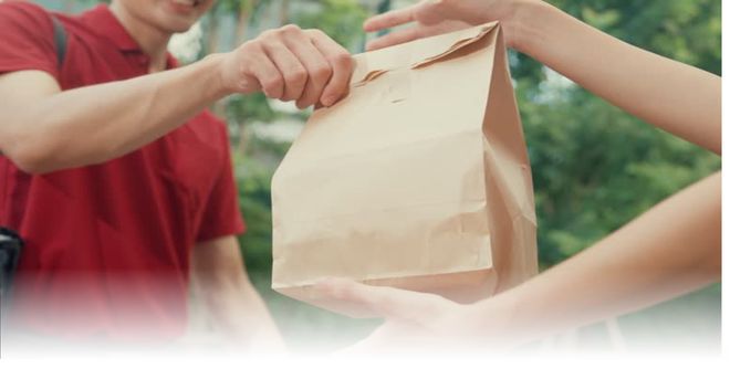 即时零售 “三国杀”:补贴是表象,生态才是未来 即时零售 “三国杀”:补贴是表象,生态才是未来