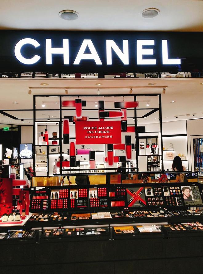 合肥万象城香奈儿工作人员和顾客互殴，当地派出所：事情已处理好了