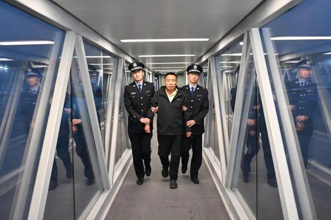 百亿市值上市公司董事长被刑拘，涉嫌挪用公款、滥用职权罪！