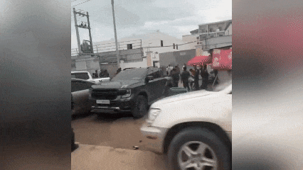 场面震撼!柬埔寨电诈园区上演集体大逃亡! 场面震撼!柬埔寨电诈园区上演集体大逃亡!