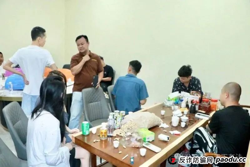 场面震撼!柬埔寨电诈园区上演集体大逃亡! 场面震撼!柬埔寨电诈园区上演集体大逃亡!