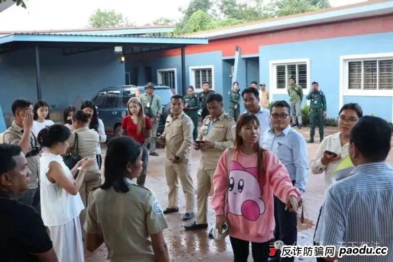 场面震撼!柬埔寨电诈园区上演集体大逃亡! 场面震撼!柬埔寨电诈园区上演集体大逃亡!