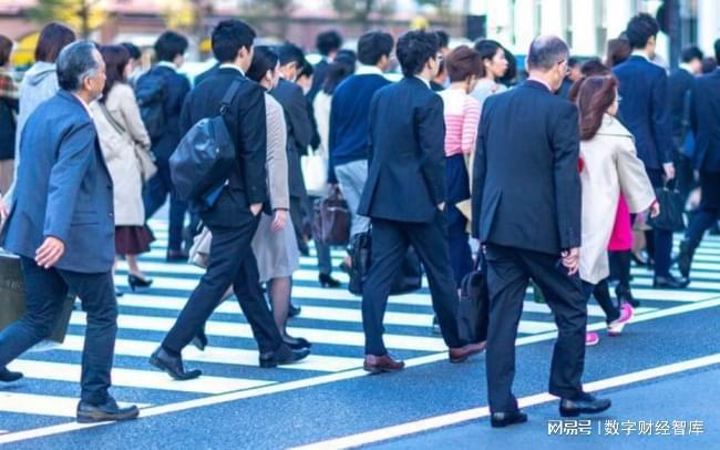 舔狗消费崩盘，日本走过的“低欲望”老路，中国男人会复制吗？