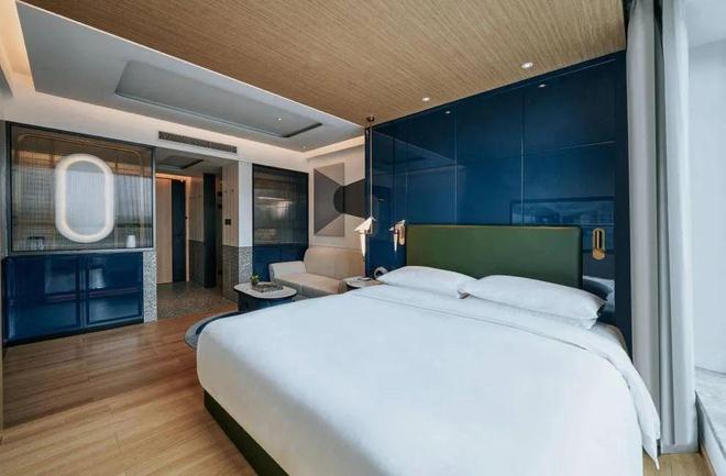 大幅降价，亚朵急了