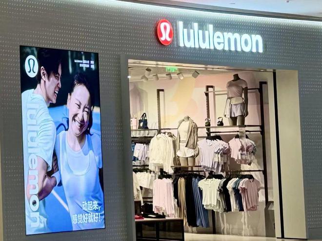裁员、状告Costco,下调盈利预测后,Lululemon最近有点烦 裁员、状告Costco,下调盈利预测后,Lululemon最近有点烦