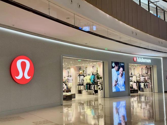 裁员、状告Costco,下调盈利预测后,Lululemon最近有点烦 裁员、状告Costco,下调盈利预测后,Lululemon最近有点烦