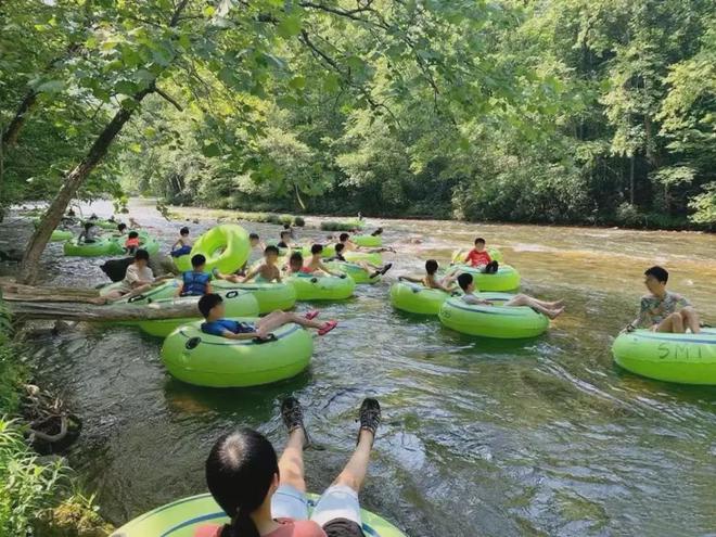 「窝囊旅游三件套」,拯救多少打工人? 「窝囊旅游三件套」,拯救多少打工人?