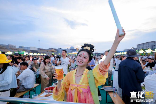 国潮味 足球热 好客情 品青岛啤酒节的多姿多彩 国潮味 足球热 好客情 品青岛啤酒节的多姿多彩