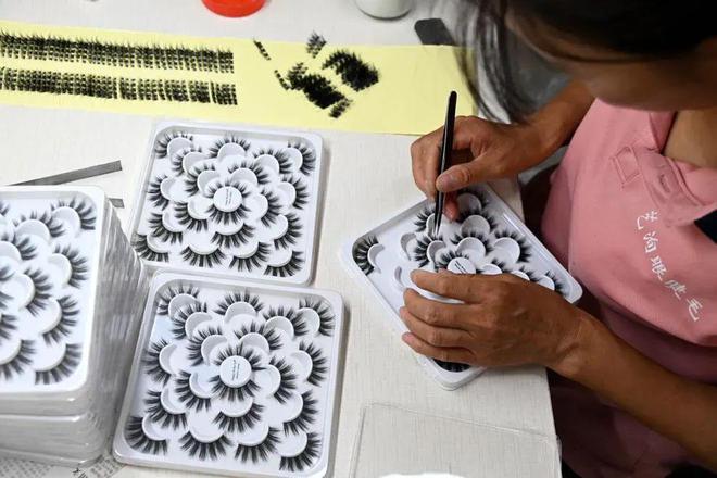 全球卡姿兰大眼睛“制造基地”：山东这个小城，凭什么？