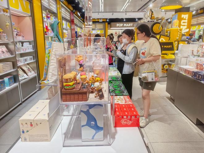 全球“一布难求” LABUBU为何火出圈？