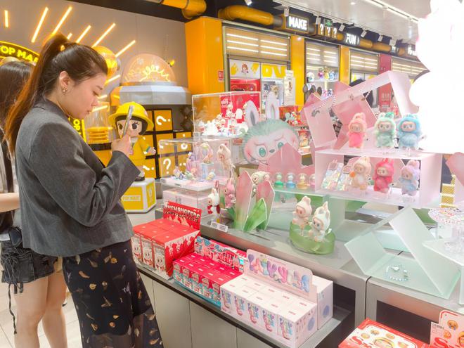 全球“一布难求” LABUBU为何火出圈？