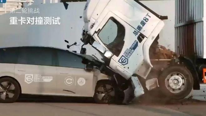 被理想i8撞到四轮弹起!重卡公司:聪明人一眼看出真假,法务已介入 被理想i8撞到四轮弹起!重卡公司:聪明人一眼看出真假,法务已介入