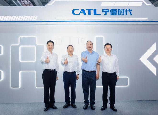 与宁王组CP，问界高端化更稳了!