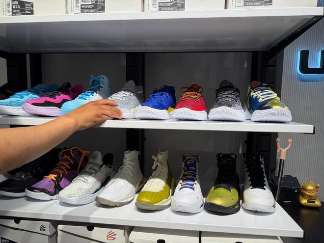 买产品赠库里活动门票 安德玛能否重焕活力 买产品赠库里活动门票 安德玛能否重焕活力