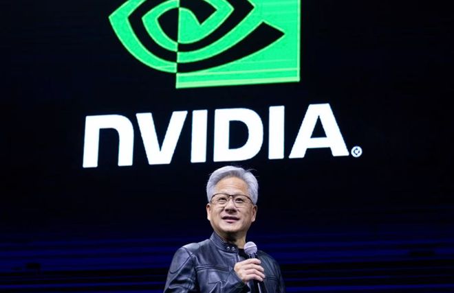 美媒揭H20芯片解禁幕后：黄仁勋赴白宫向特朗普力陈“放弃中国市场是严重错误”