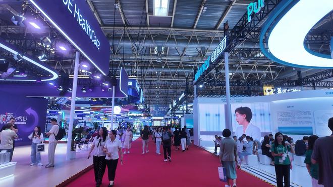 起搏导管、基因测序等“黑科技”亮相链博会！医药企集中展示AI医疗新进展