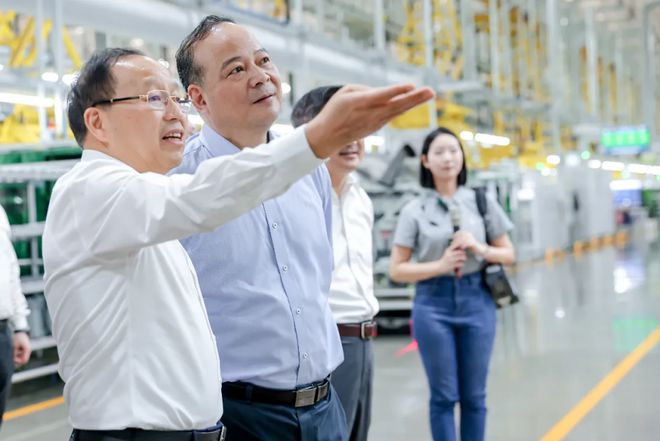 与宁王组CP，问界高端化更稳了!