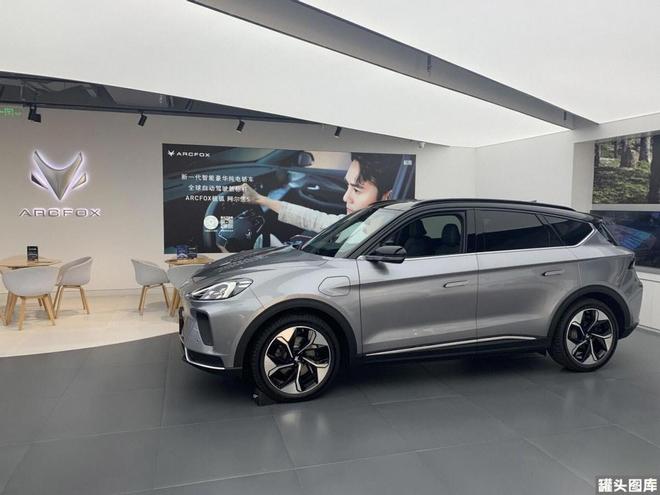 2025年新车配3年前电池?极狐高速增长下的品质隐忧 2025年新车配3年前电池?极狐高速增长下的品质隐忧