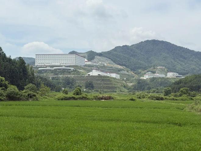 【实探】宁德时代宜春锂云母矿准时停产,有人深夜上山蹲守! 【实探】宁德时代宜春锂云母矿准时停产,有人深夜上山蹲守!