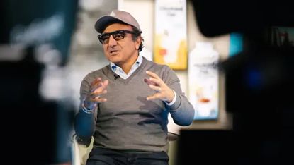 一杯酸奶，估值1422亿