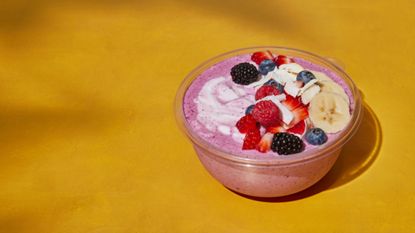 一杯酸奶，估值1422亿