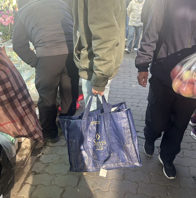 这届年轻人，背着山姆购物袋重返大集