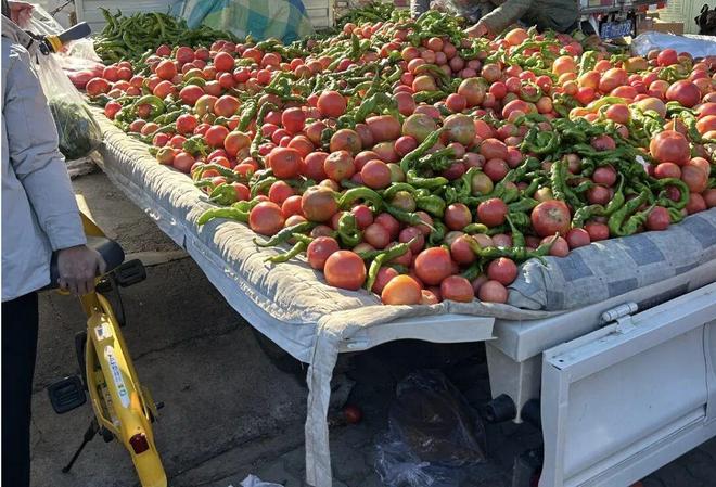 这届年轻人，背着山姆购物袋重返大集