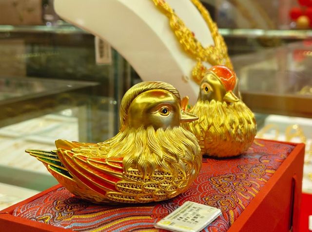 黄金越贵，生意越难？周大生9个月净减380家加盟店！