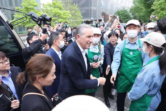 一家低调公司，买下超8000家咖啡门店