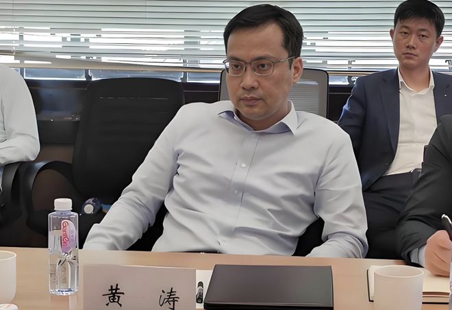 “顶风”下调定增发行价，咋解“影子实控人”疑云？丨正经深度