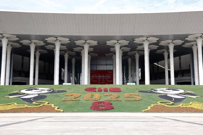 展商扩容、新品云集 第八届进博会亮点纷呈 展商扩容、新品云集 第八届进博会亮点纷呈