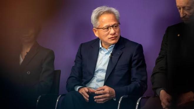 黄仁勋“最直白表态”：中国这么做，将赢了美国