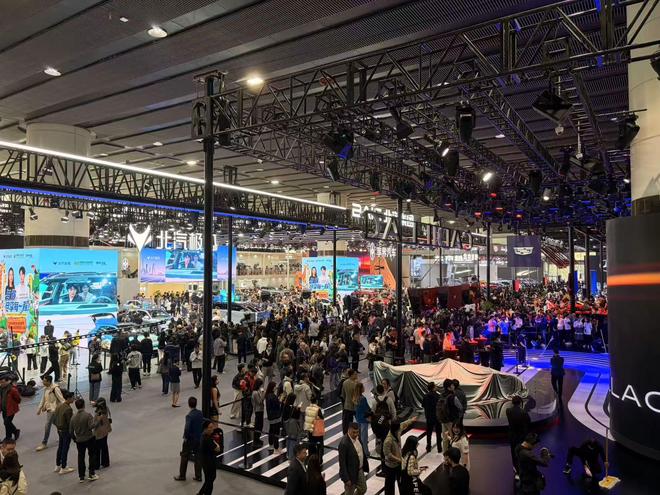 劳斯莱斯等顶级豪车退群,海外品牌自救!这届广州车展还有哪些趋势? 劳斯莱斯等顶级豪车退群,海外品牌自救!这届广州车展还有哪些趋势?