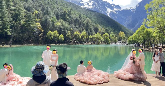 “找厕所也要看眼避雷帖”，打工人被逼得不看小红书都不敢旅游了？