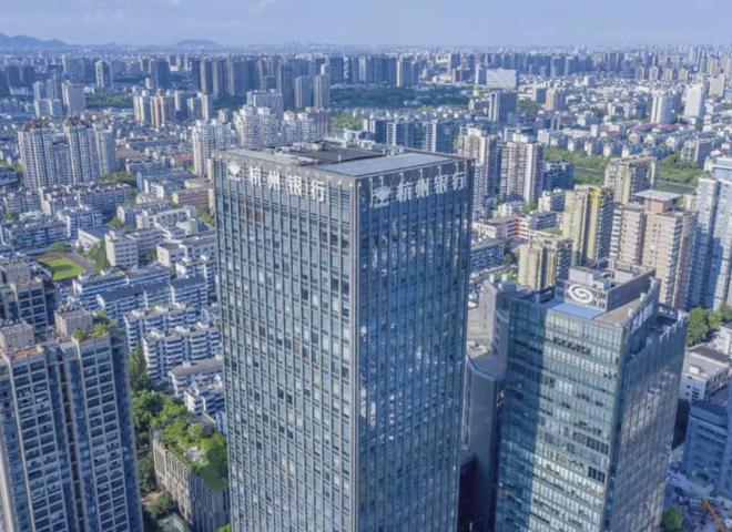 杭州银行年薪249万监事长回归高管层,行长缺位、副行长增至7人 杭州银行年薪249万监事长回归高管层,行长缺位、副行长增至7人