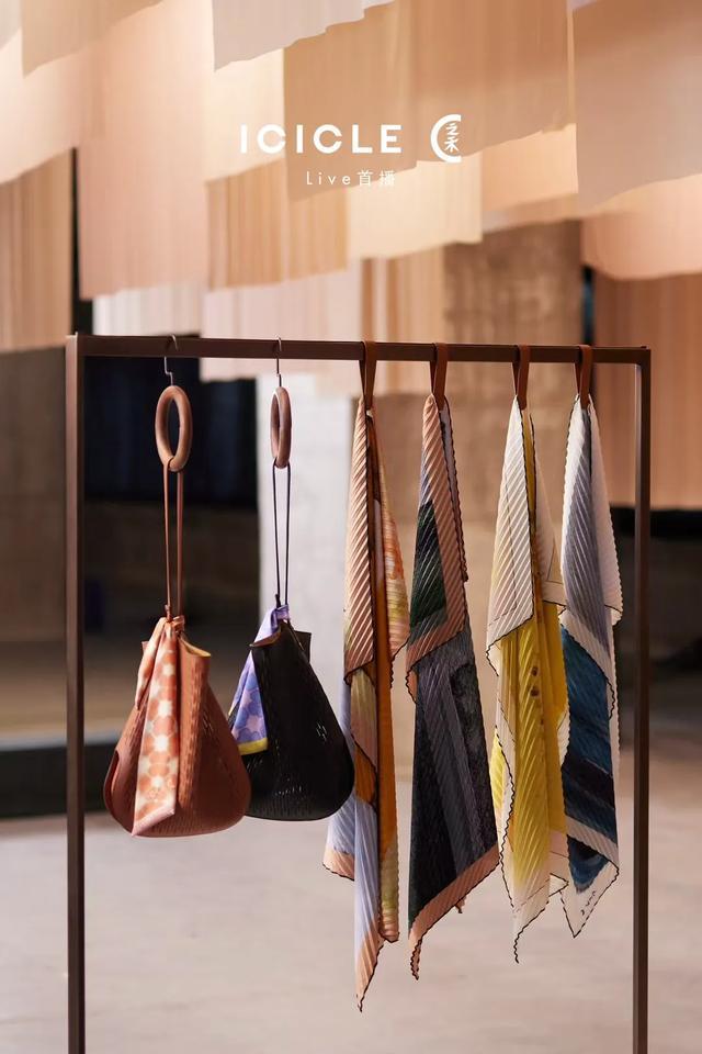 年入35亿元,“北上广职场精英”,带火一匹黑马 年入35亿元,“北上广职场精英”,带火一匹黑马