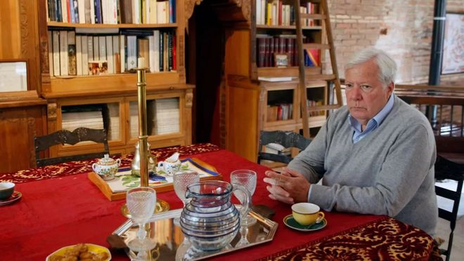 爱马仕继承人被“男管家”掏空：一场持续25年的“杀熟”骗局