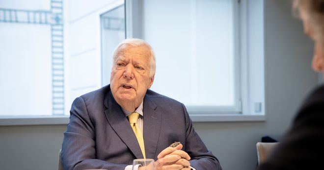 爱马仕继承人被“男管家”掏空：一场持续25年的“杀熟”骗局