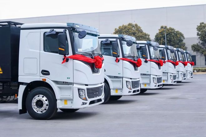 2025新能源重卡1-11月销量：徐工2.6万辆，重汽第4，福田领先东风