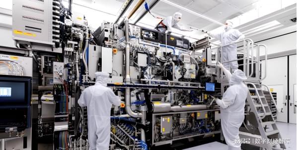 绕开EUV技术壁垒？中国光刻工厂方案曝光，光刻机巨头开始慌了