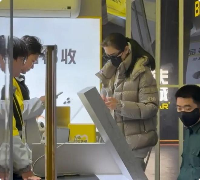 理想亏6亿终结11季度盈利纪录，李想卖旧手机重回苦日子？