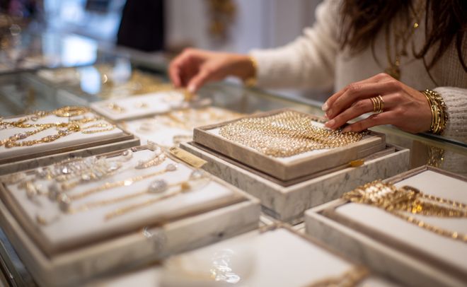 潮汕老板卖0.1克黄金,今年已进账62亿 潮汕老板卖0.1克黄金,今年已进账62亿